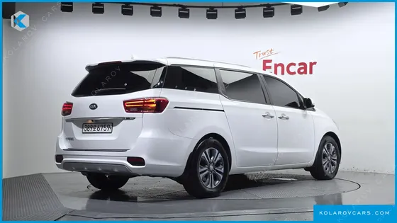 KIA CARNIVAL 9-SEATER LUXURY
