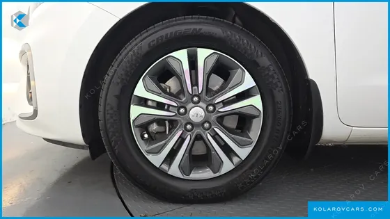 KIA CARNIVAL 9-SEATER LUXURY