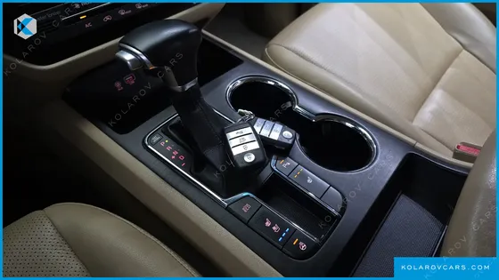 KIA CARNIVAL 9-SEATER LUXURY