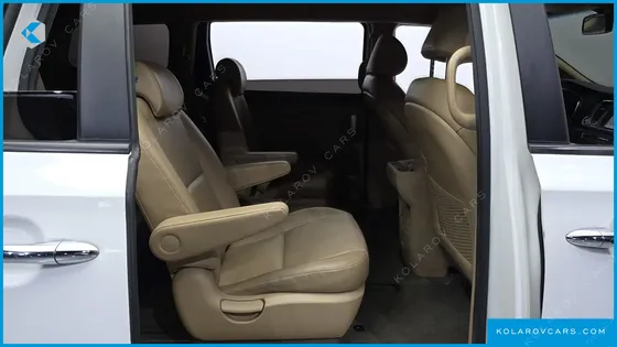 KIA CARNIVAL 9-SEATER LUXURY