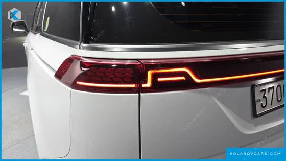 KIA CARNIVAL DIESEL 9-SEATER SIGNATURE