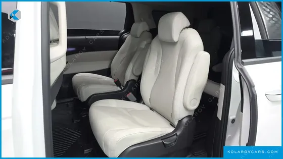 KIA CARNIVAL DIESEL 9-SEATER SIGNATURE