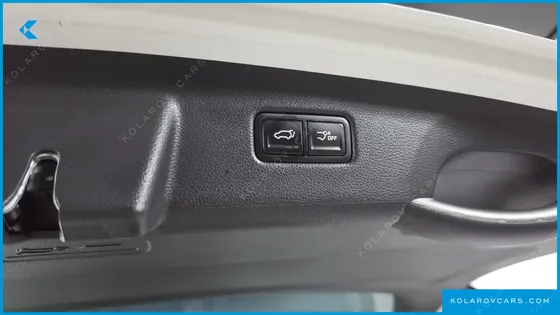 KIA CARNIVAL DIESEL 9-SEATER SIGNATURE