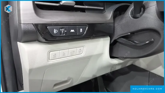 KIA CARNIVAL DIESEL 9-SEATER SIGNATURE