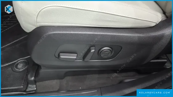 KIA CARNIVAL DIESEL 9-SEATER SIGNATURE