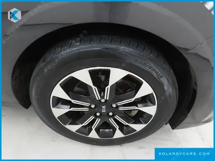 KIA CARNIVAL GASOLINE 9-SEATER NOBLESSE