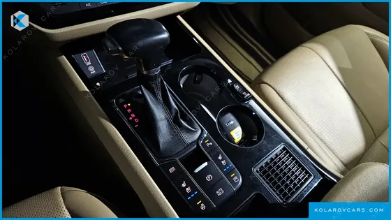 KIA CARNIVAL 7-SEATER HI-LIMOUSINE