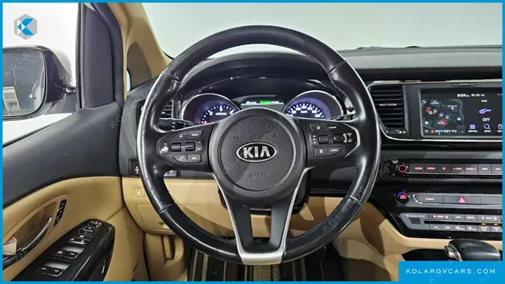 KIA CARNIVAL 7-SEATER HI-LIMOUSINE
