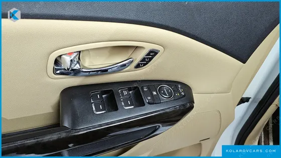 KIA CARNIVAL 7-SEATER HI-LIMOUSINE