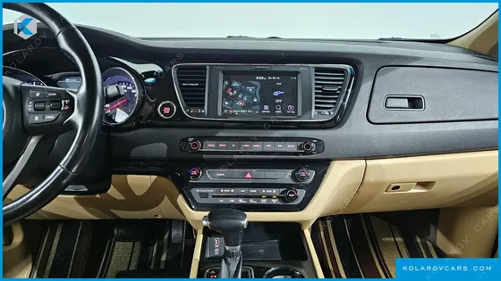 KIA CARNIVAL 7-SEATER HI-LIMOUSINE
