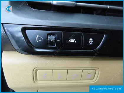 KIA CARNIVAL GASOLINE 9-SEATER SIGNATURE