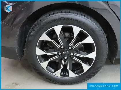 KIA CARNIVAL GASOLINE 9-SEATER SIGNATURE