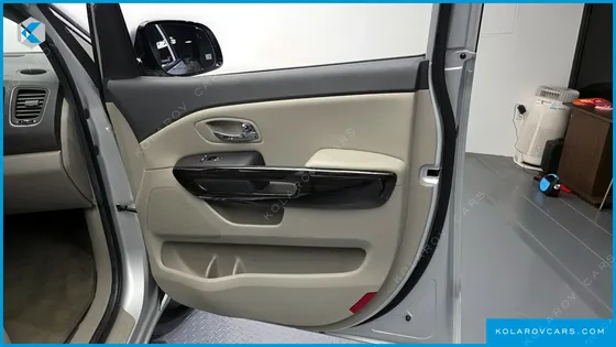 KIA CARNIVAL 11-SEATER PRESTIGE