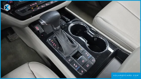 KIA CARNIVAL 9-SEATER NOBLESSE SPECIAL