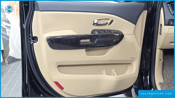 KIA CARNIVAL 9-SEATER HI-LIMOUSINE
