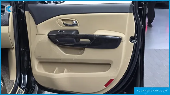 KIA CARNIVAL 9-SEATER HI-LIMOUSINE