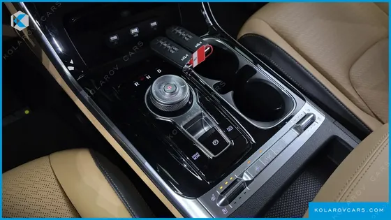 KIA CARNIVAL GASOLINE 7-SEATER SIGNATURE