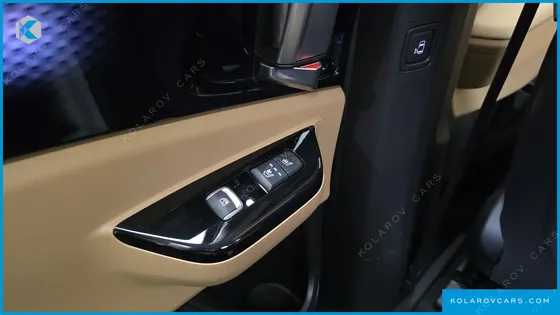 KIA CARNIVAL GASOLINE 7-SEATER SIGNATURE