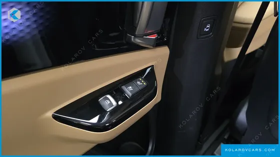 KIA CARNIVAL GASOLINE 7-SEATER SIGNATURE