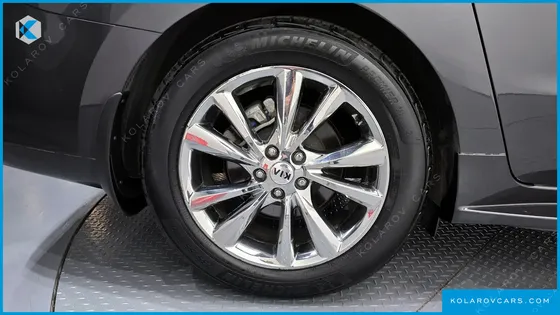 KIA CARNIVAL 9-SEATER NOBLESSE SPECIAL