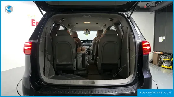 KIA CARNIVAL 11-SEATER PRESTIGE
