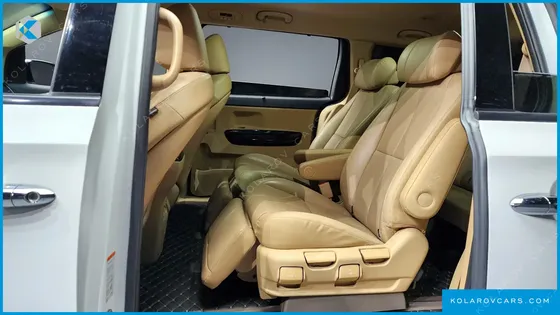 KIA CARNIVAL GASOLINE 7-SEATER LIMOUSINE