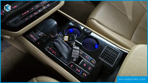 KIA CARNIVAL 7-SEATER HI-LIMOUSINE