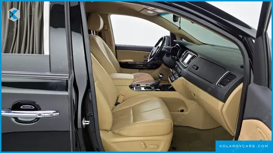 KIA CARNIVAL 7-SEATER HI-LIMOUSINE