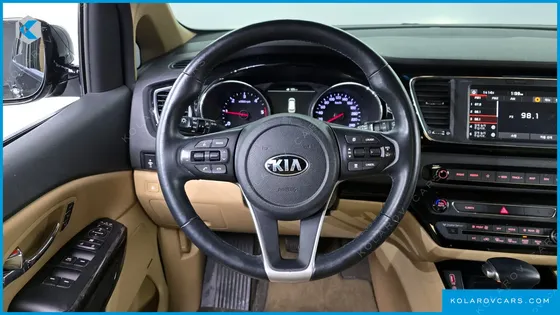 KIA CARNIVAL 7-SEATER HI-LIMOUSINE