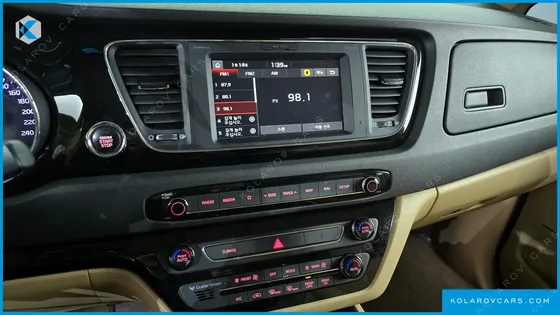 KIA CARNIVAL 7-SEATER HI-LIMOUSINE