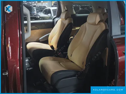 KIA CARNIVAL GASOLINE 9-SEATER PRESTIGE