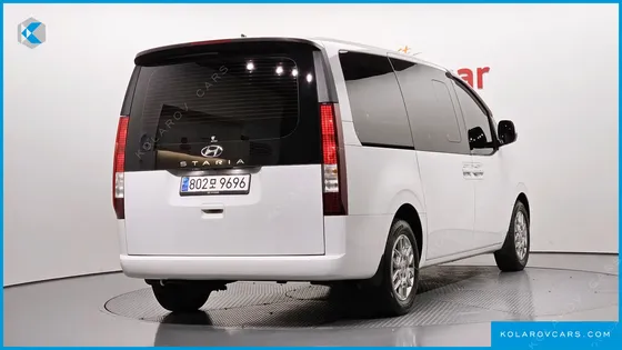 HYUNDAI STARIA CARGO 5-SEATER