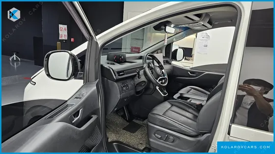 HYUNDAI STARIA CARGO 5-SEATER