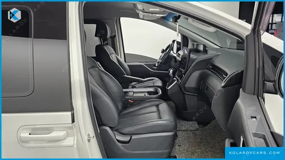 HYUNDAI STARIA CARGO 5-SEATER