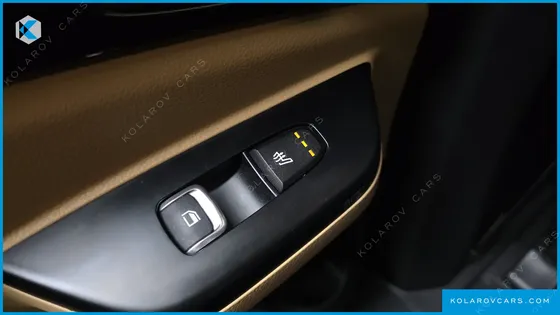 KIA CARNIVAL GASOLINE 9-SEATER PRESTIGE