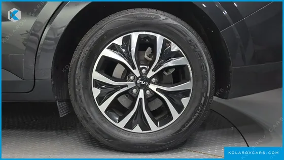 KIA CARNIVAL GASOLINE 9-SEATER PRESTIGE