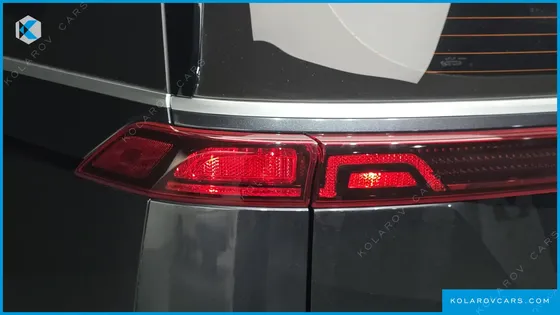 KIA CARNIVAL GASOLINE 9-SEATER PRESTIGE