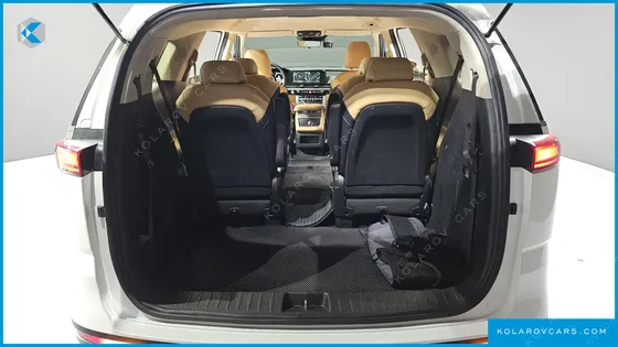 KIA CARNIVAL DIESEL 9-SEATER PRESTIGE