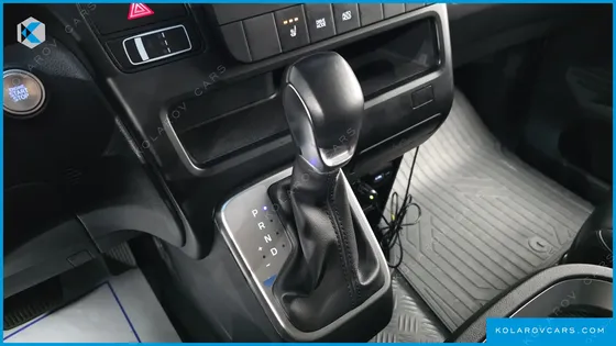 HYUNDAI STARIA CARGO 5-SEATER