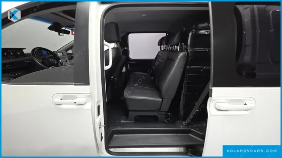 HYUNDAI STARIA CARGO 5-SEATER
