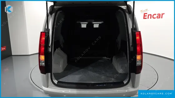 HYUNDAI STARIA CARGO 5-SEATER