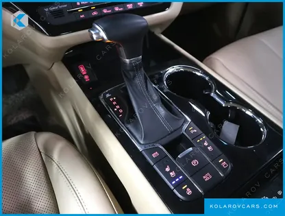 KIA CARNIVAL 9-SEATER NOBLESSE SPECIAL