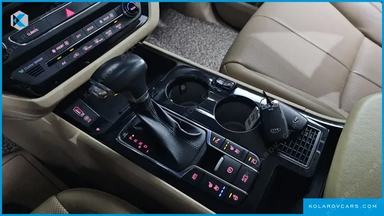 KIA CARNIVAL 9-SEATER HI-LIMOUSINE