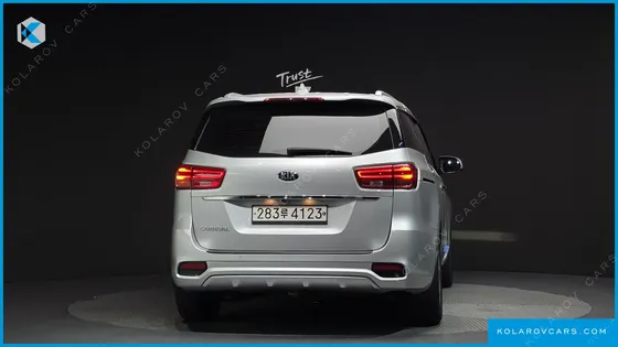 KIA CARNIVAL 9-SEATER NOBLESSE