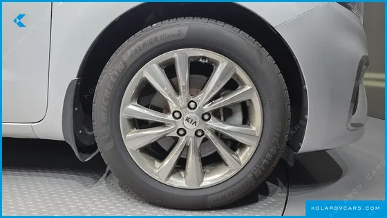 KIA CARNIVAL 9-SEATER NOBLESSE