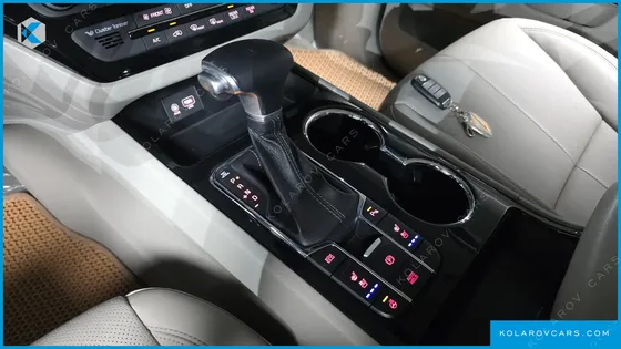 KIA CARNIVAL 9-SEATER NOBLESSE