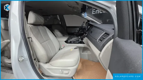 KIA CARNIVAL 9-SEATER NOBLESSE