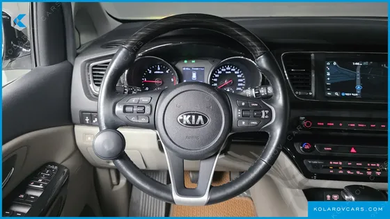 KIA CARNIVAL 9-SEATER NOBLESSE