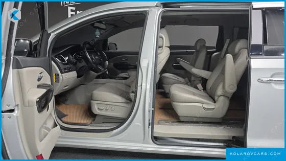 KIA CARNIVAL 9-SEATER NOBLESSE