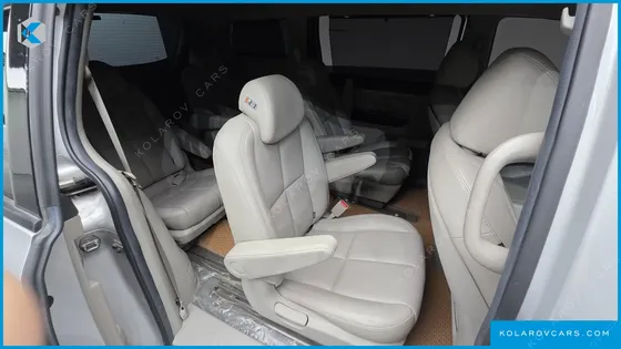KIA CARNIVAL 9-SEATER NOBLESSE